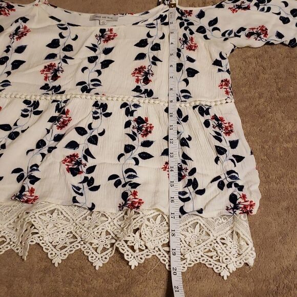 SKIES are Blue cold shoulder top medium - Picture 7 of 9